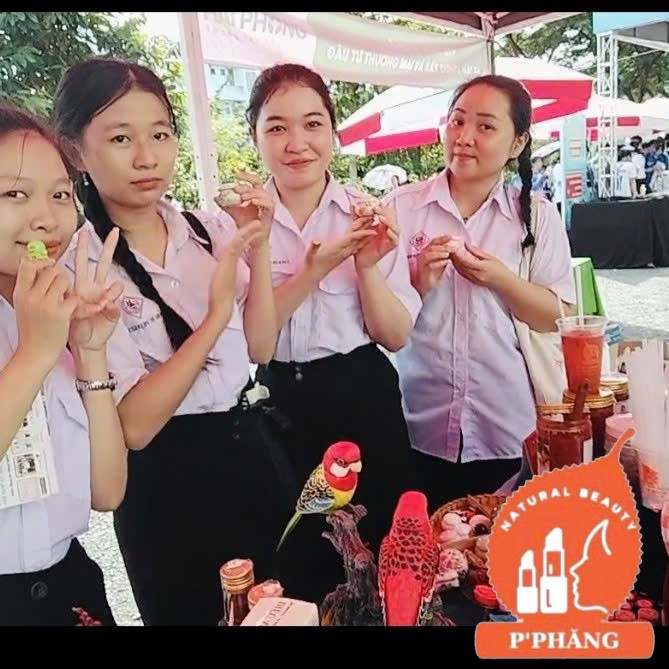 CÁC BÉ SINH VIÊN CHỌN SON DƯỠNG