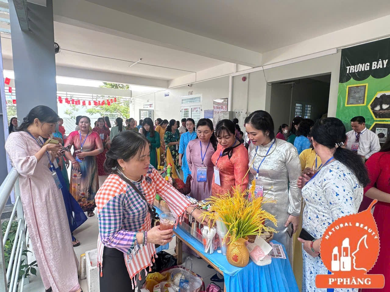 P'PHĂNG TRƯNG BÀY TẠI ĐẠI HỘI ĐẠI BIỂU HỘIPHUJ NỮ XÃ LONG THẠNH