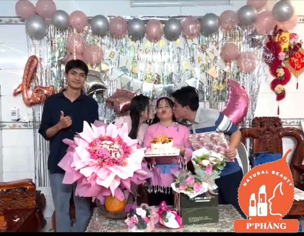 NỮ HOÀNG GẤC P'PHĂNG VÀ CÁC CON